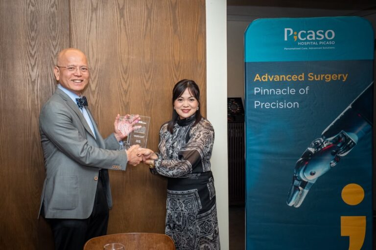A Feat: 1,000 Robotic Surgical Cases completed by Dr. Loh